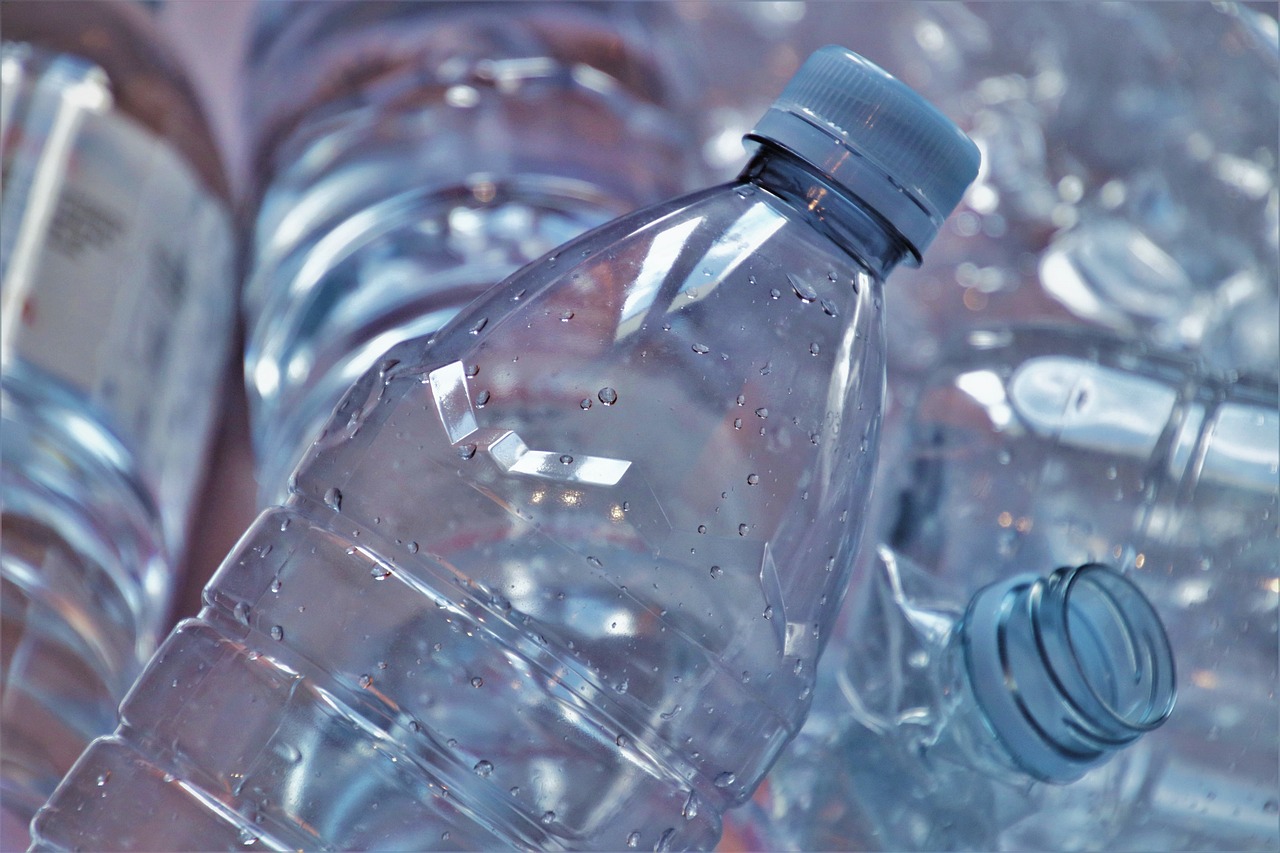 Eco-friendly cleaning products icon